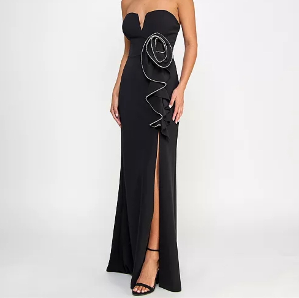 Drapless floral embellishment gown | side slit | black